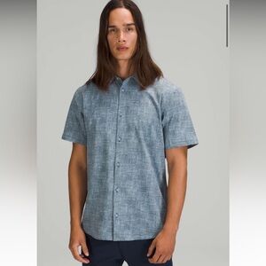 Lululemon Airing Easy Short Sleeve Shirt *Ventlight™ Mesh in Grey / Navy Size M